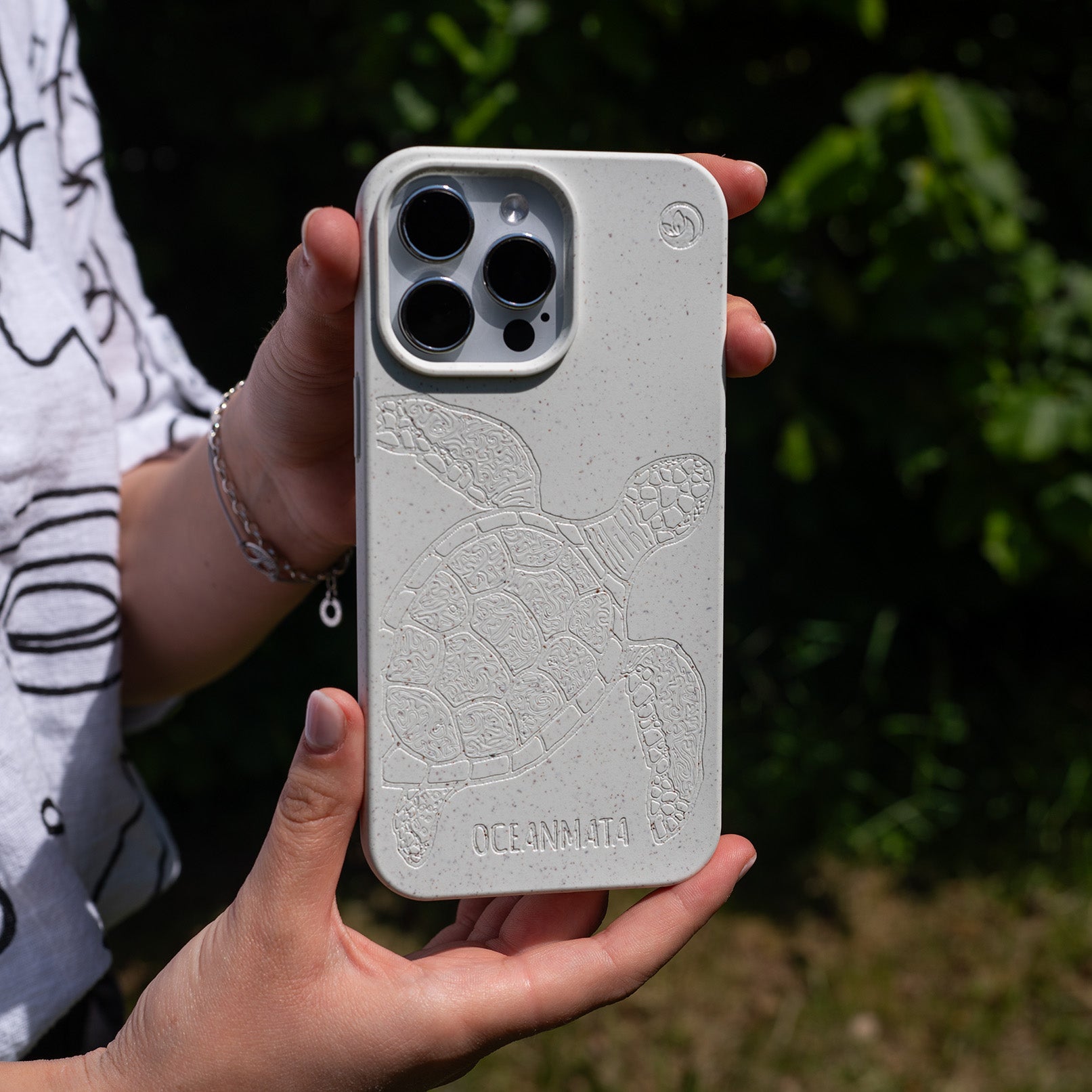 iPhone 18 Pro Max / 17 Pro Max Hülle - Schildkröte bunt - "Kura-Kura" - nachhaltig