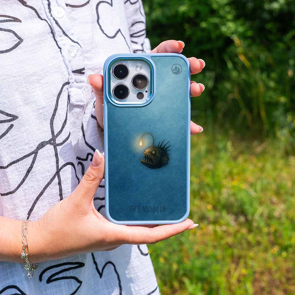 iPhone 14 pro max Hülle - Anglerfisch blau - "Sour" - nachhaltig