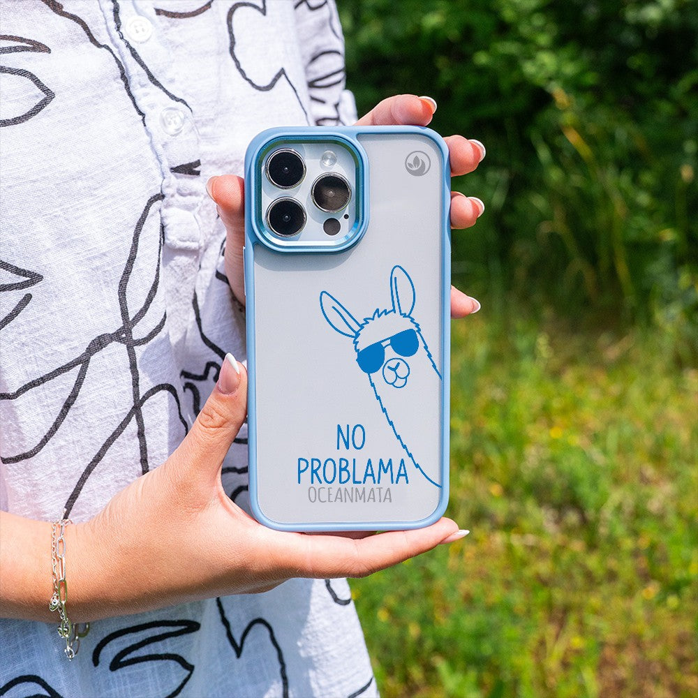 Nachhaltige Handyhülle iPhone 17 Noproblama aus Ocean Plastic — in der Hand