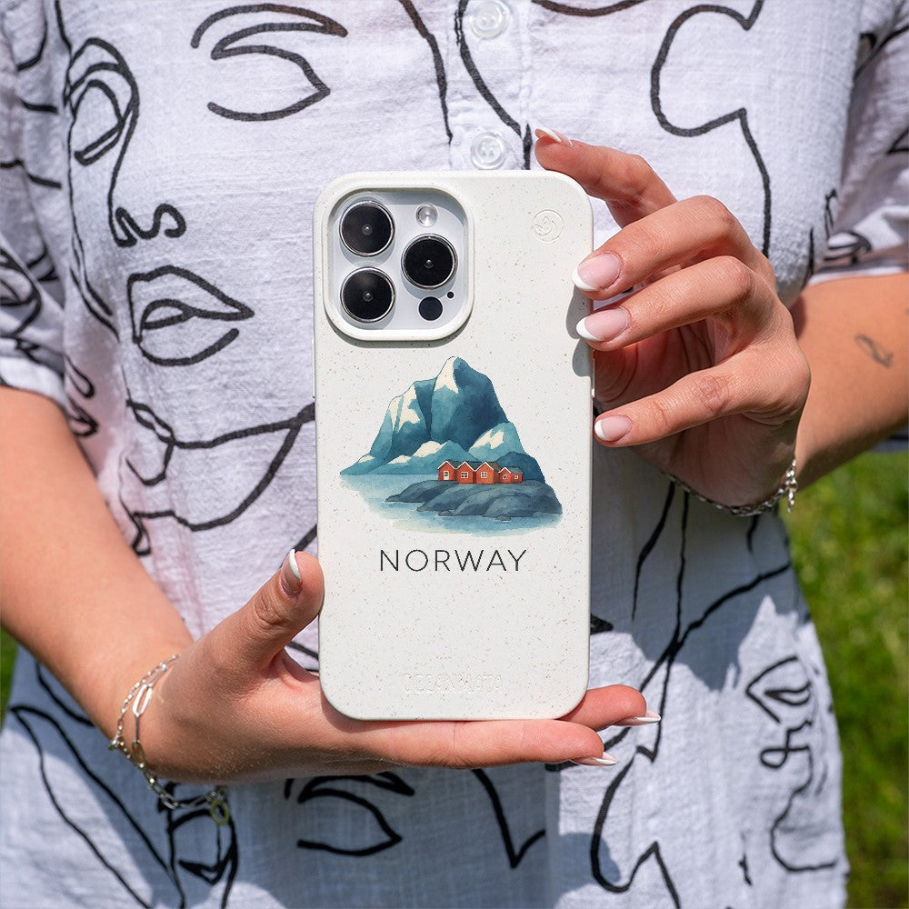 Biologisch abbaubare Handyhülle iPhone 16e Norway — kompostierbar — in der Hand