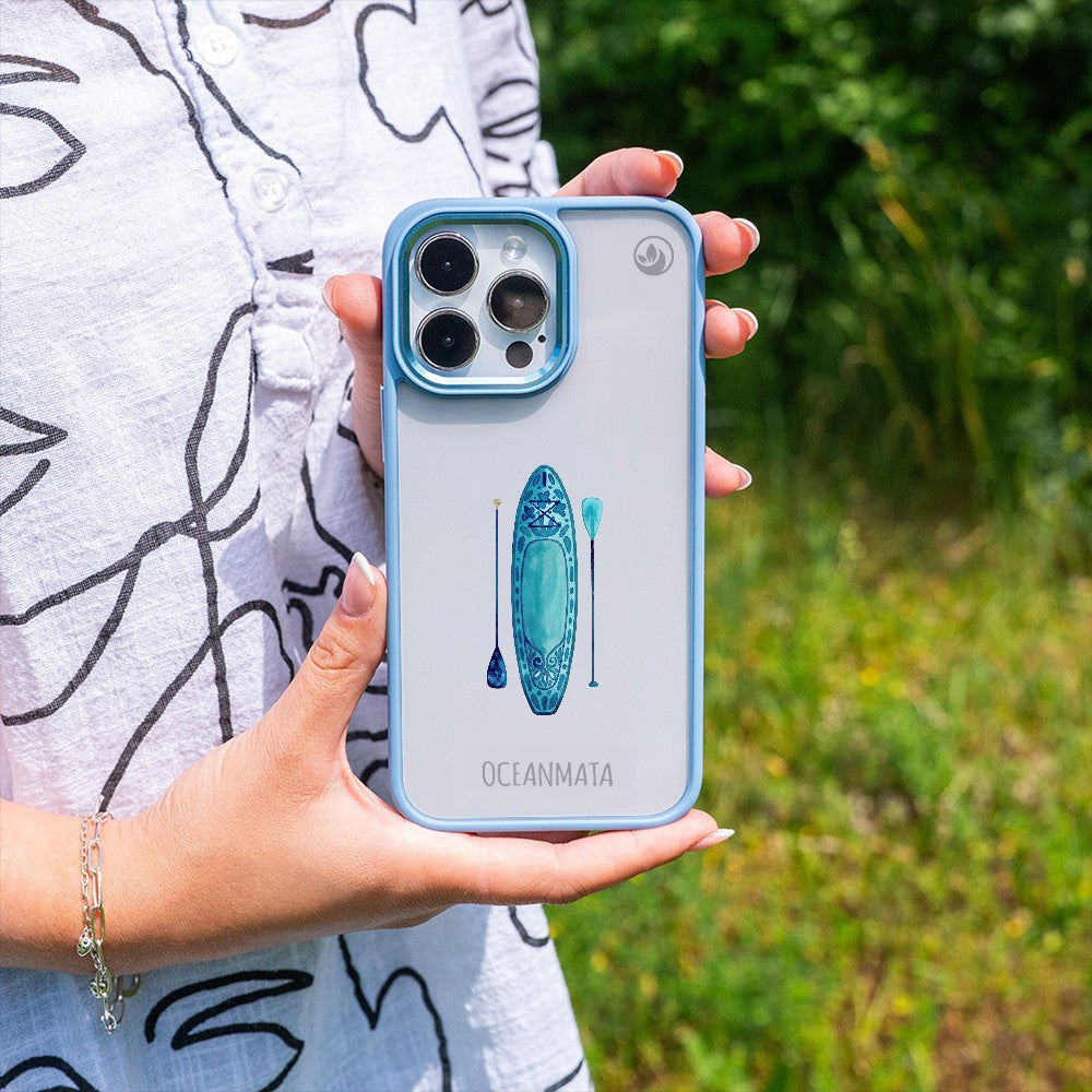 Nachhaltige Handyhülle iPhone 16e Supclub — in der Hand