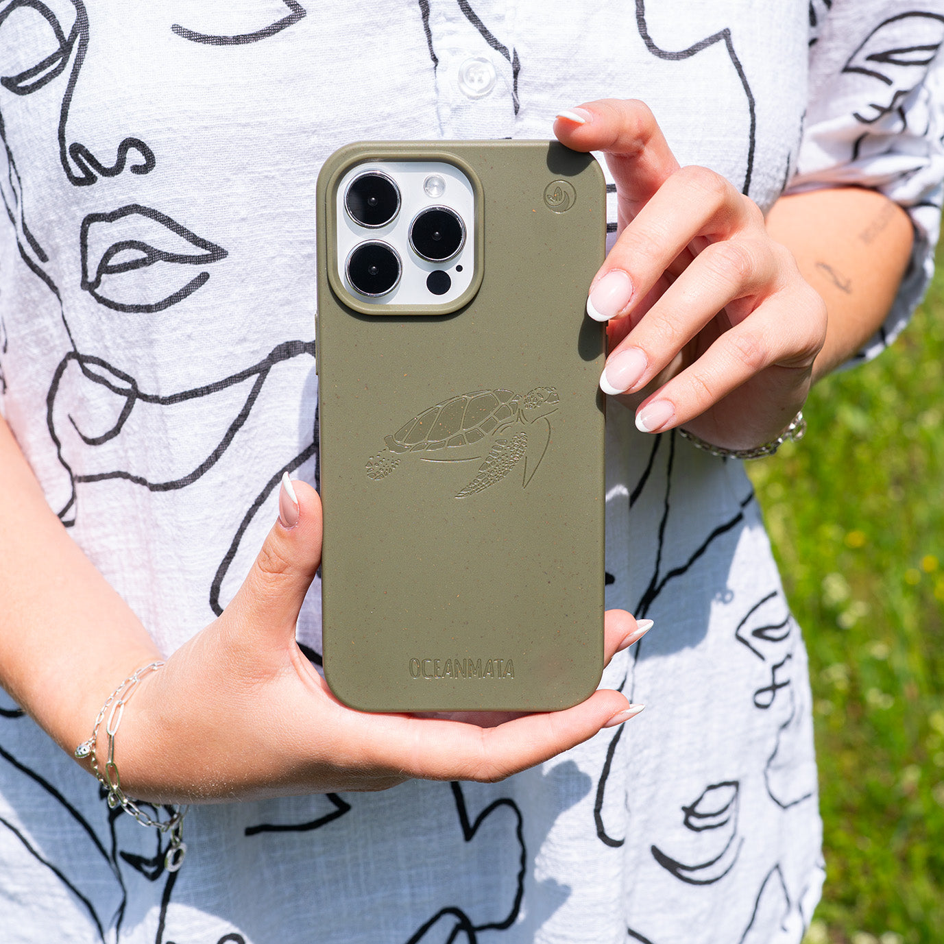 iPhone 13 pro Hülle - grün - "TURTLE" - nachhaltig – Ansicht 5