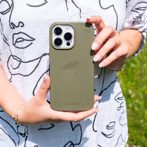 iPhone 15 pro Hülle - grün - "TURTLE" - nachhaltig – Ansicht 5