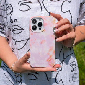 Biologisch abbaubare Handyhülle iPhone 11 pro Coralful — kompostierbar — in der Hand